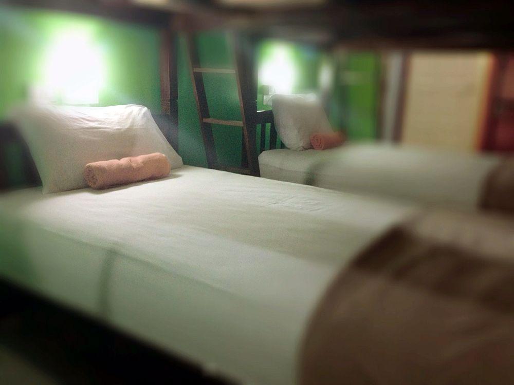 Silla Patong Hostel Eksteriør bilde