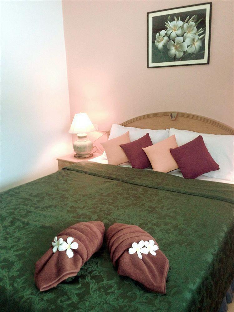 Silla Patong Hostel Eksteriør bilde