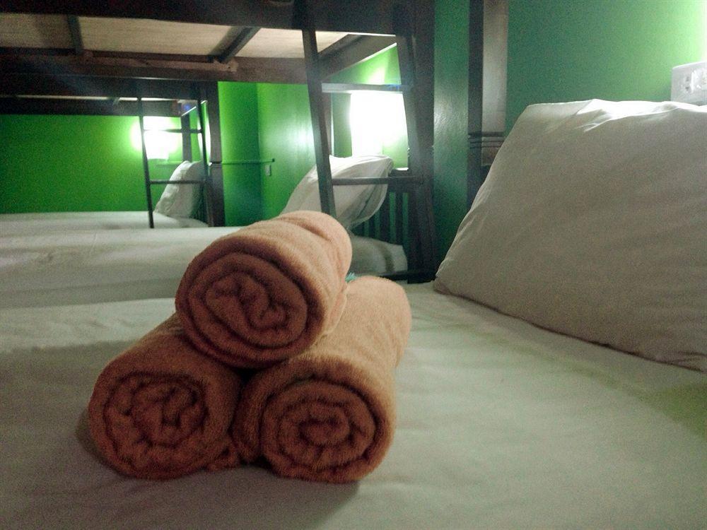 Silla Patong Hostel Eksteriør bilde