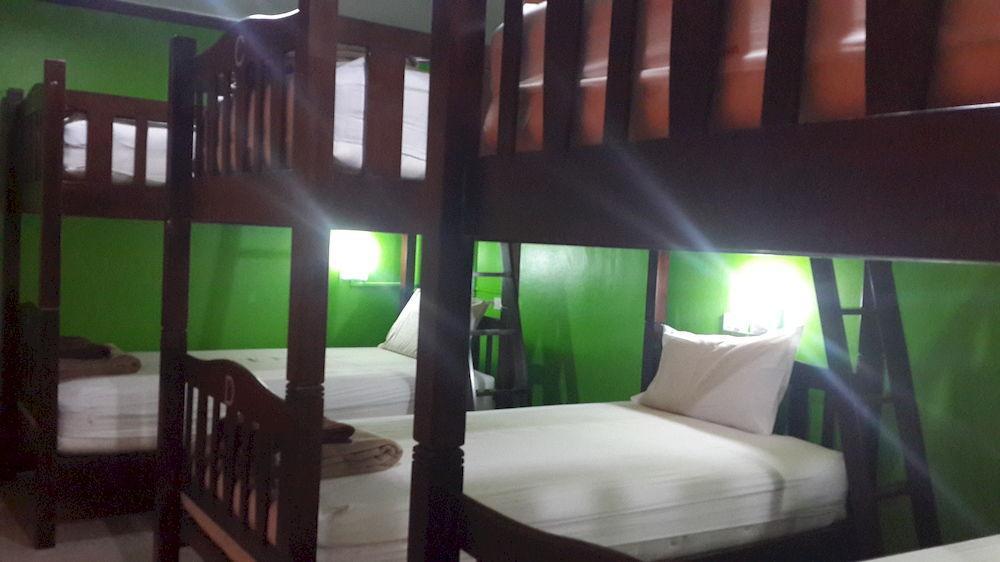 Silla Patong Hostel Eksteriør bilde