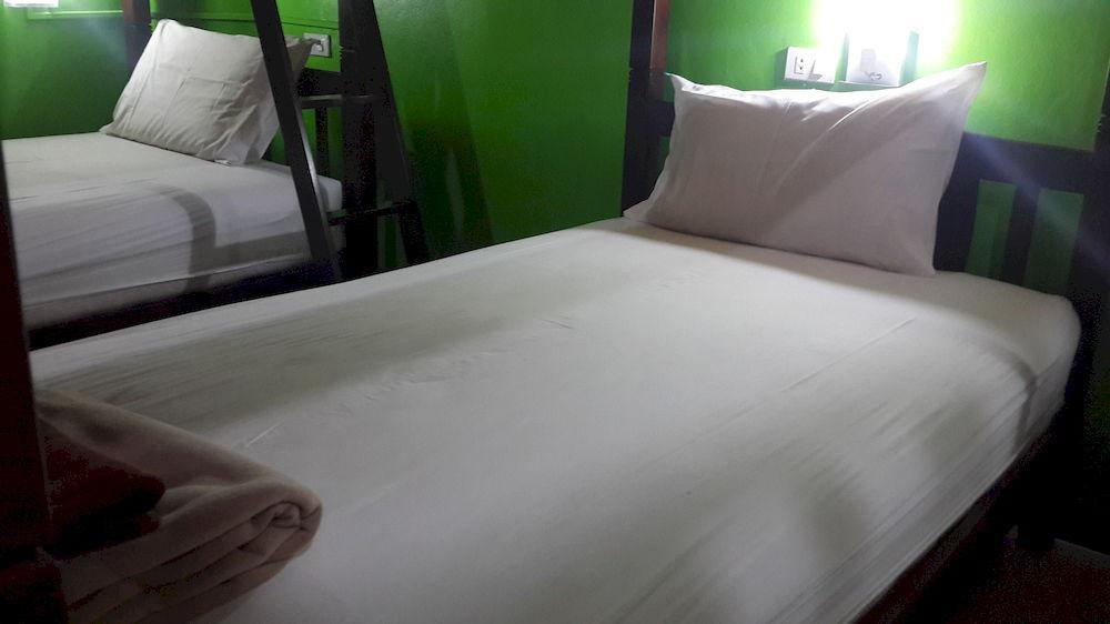 Silla Patong Hostel Eksteriør bilde