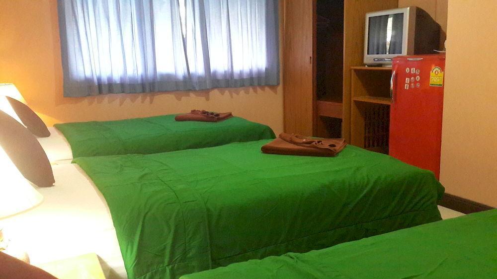 Silla Patong Hostel Eksteriør bilde