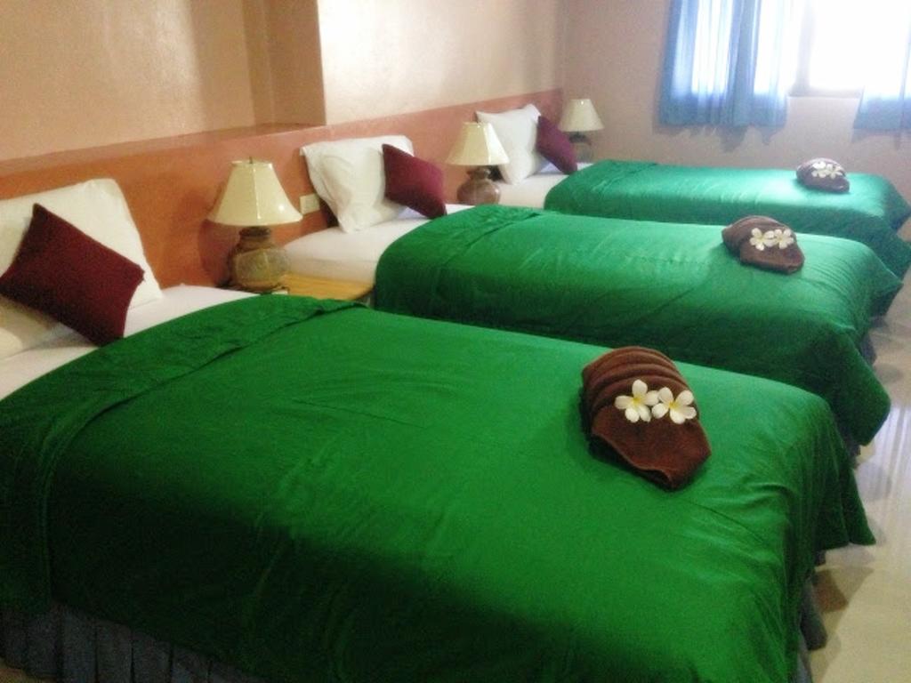 Silla Patong Hostel Eksteriør bilde