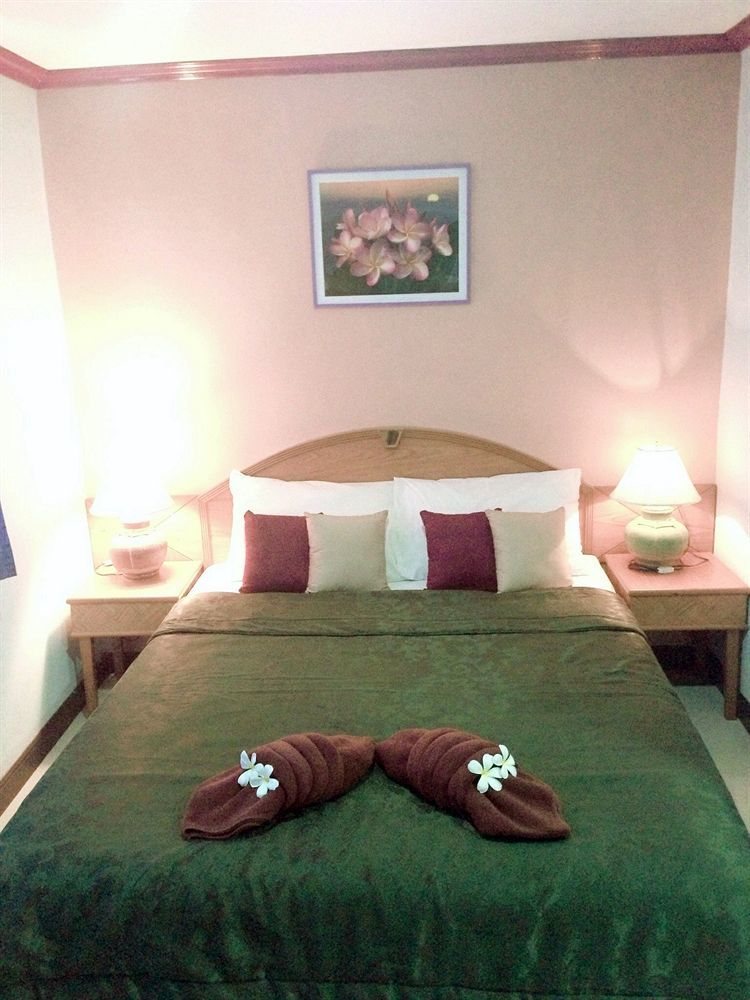Silla Patong Hostel Eksteriør bilde