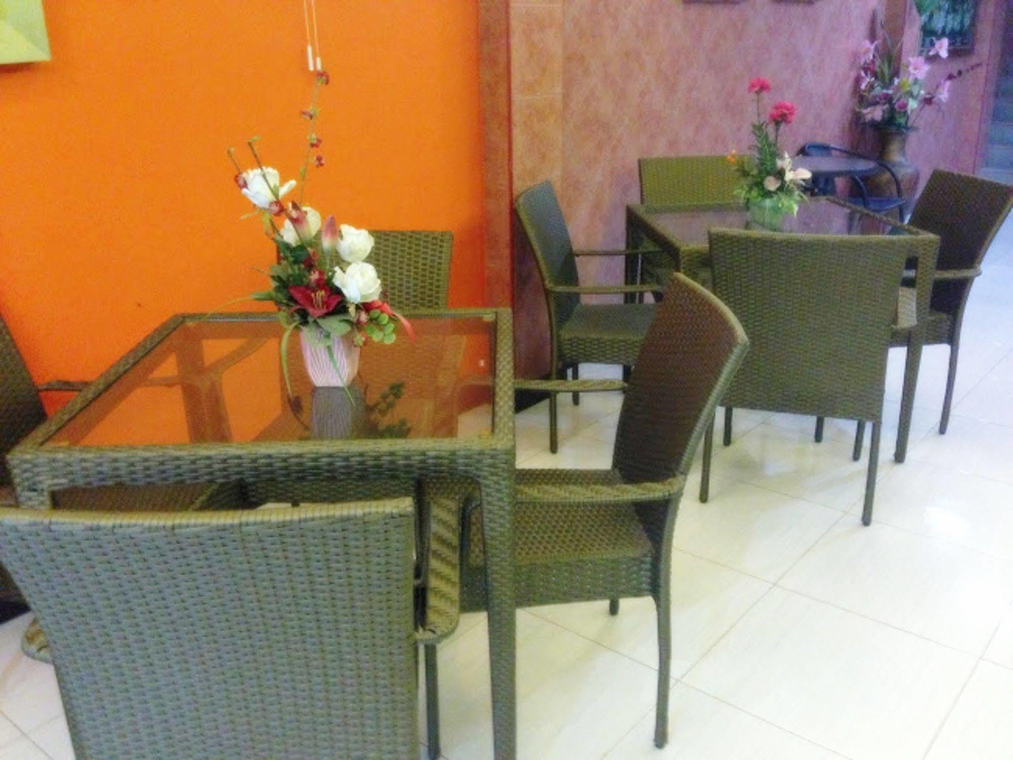 Silla Patong Hostel Eksteriør bilde
