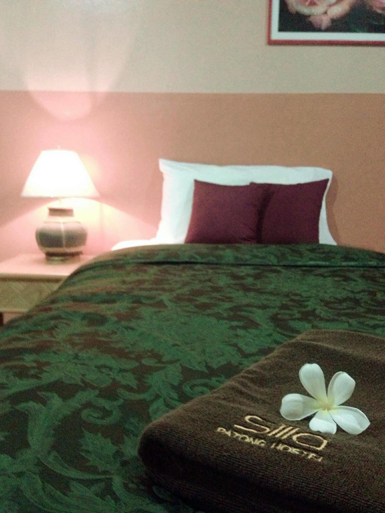 Silla Patong Hostel Eksteriør bilde