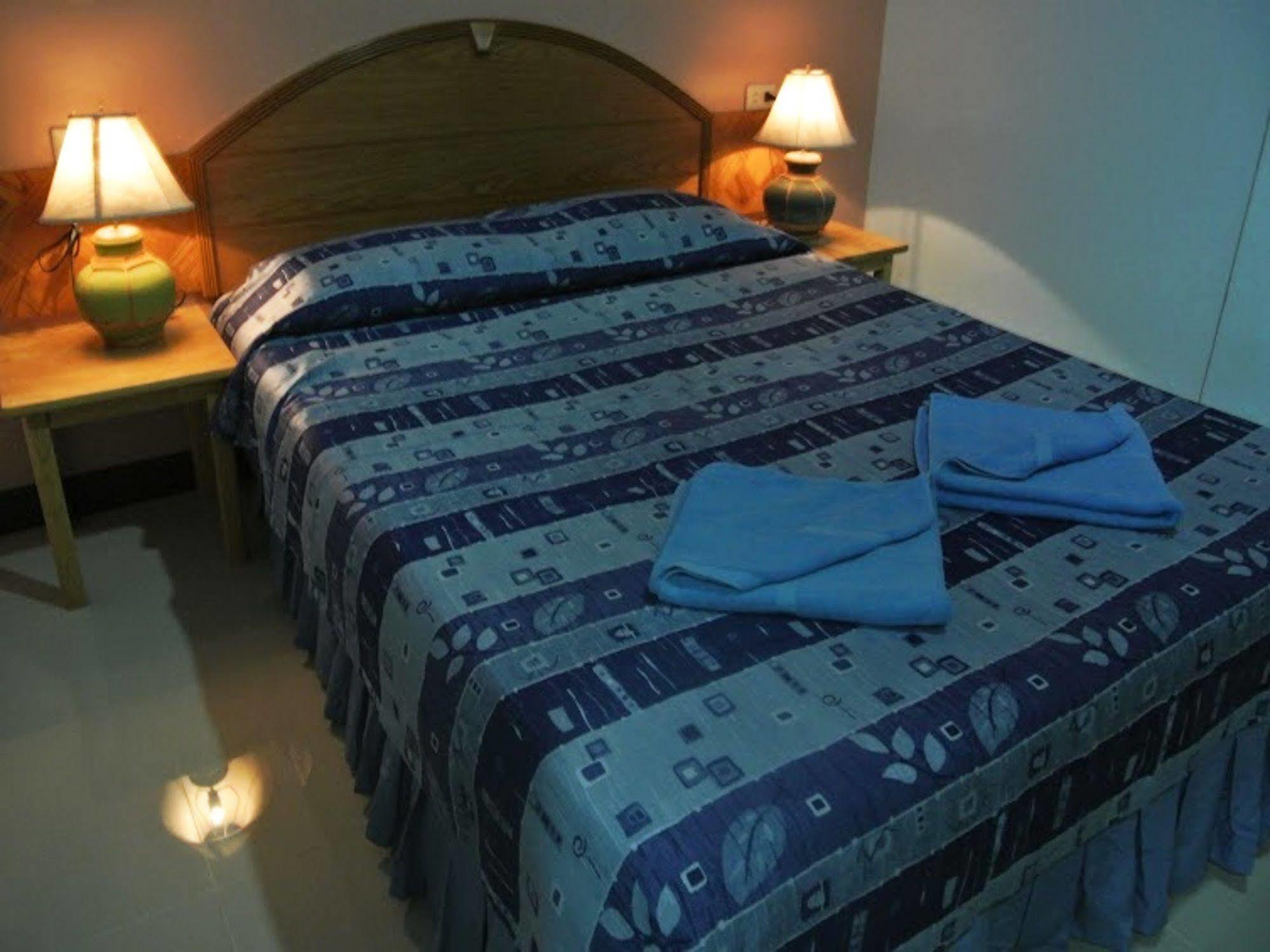Silla Patong Hostel Eksteriør bilde