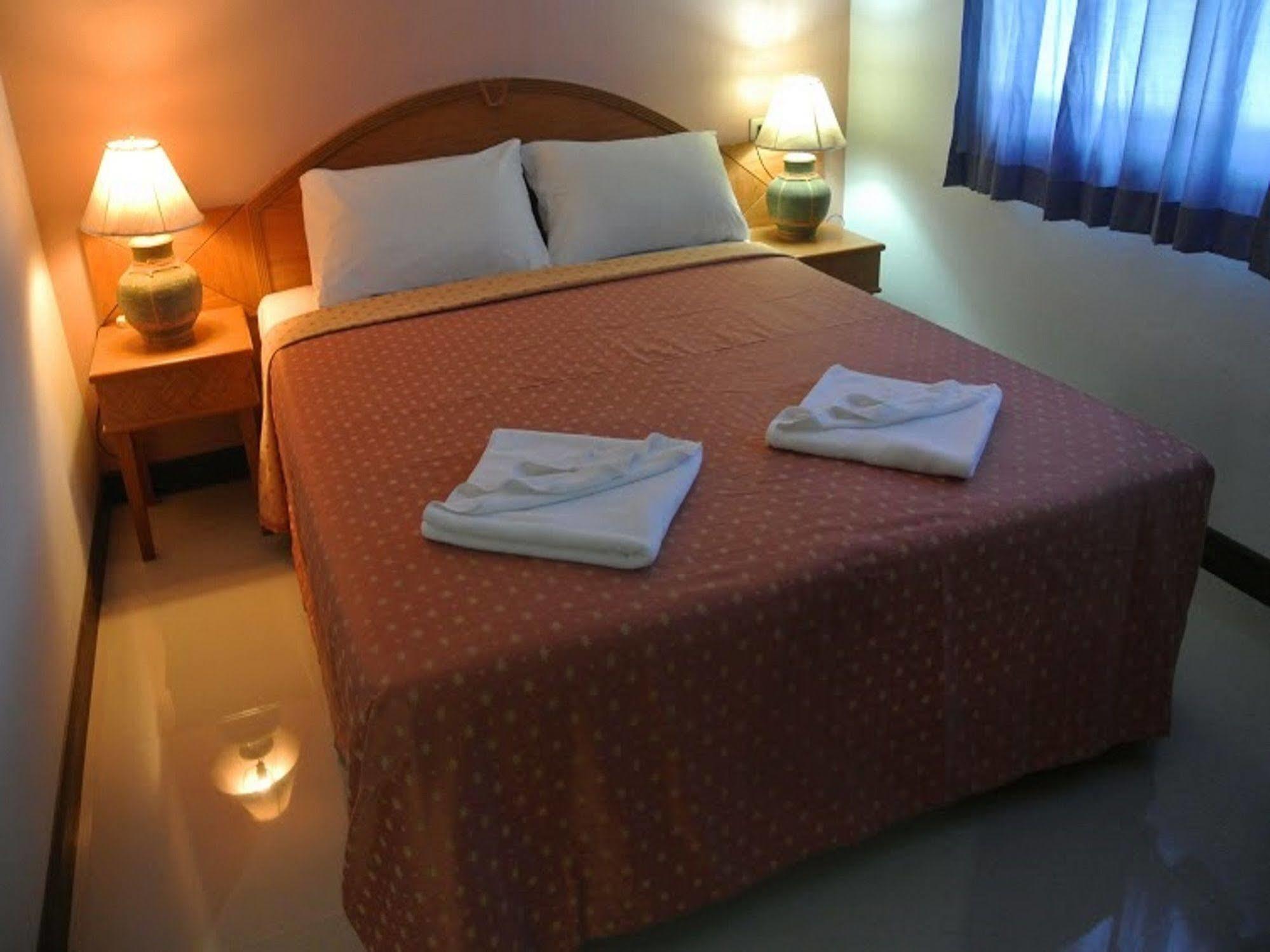 Silla Patong Hostel Eksteriør bilde