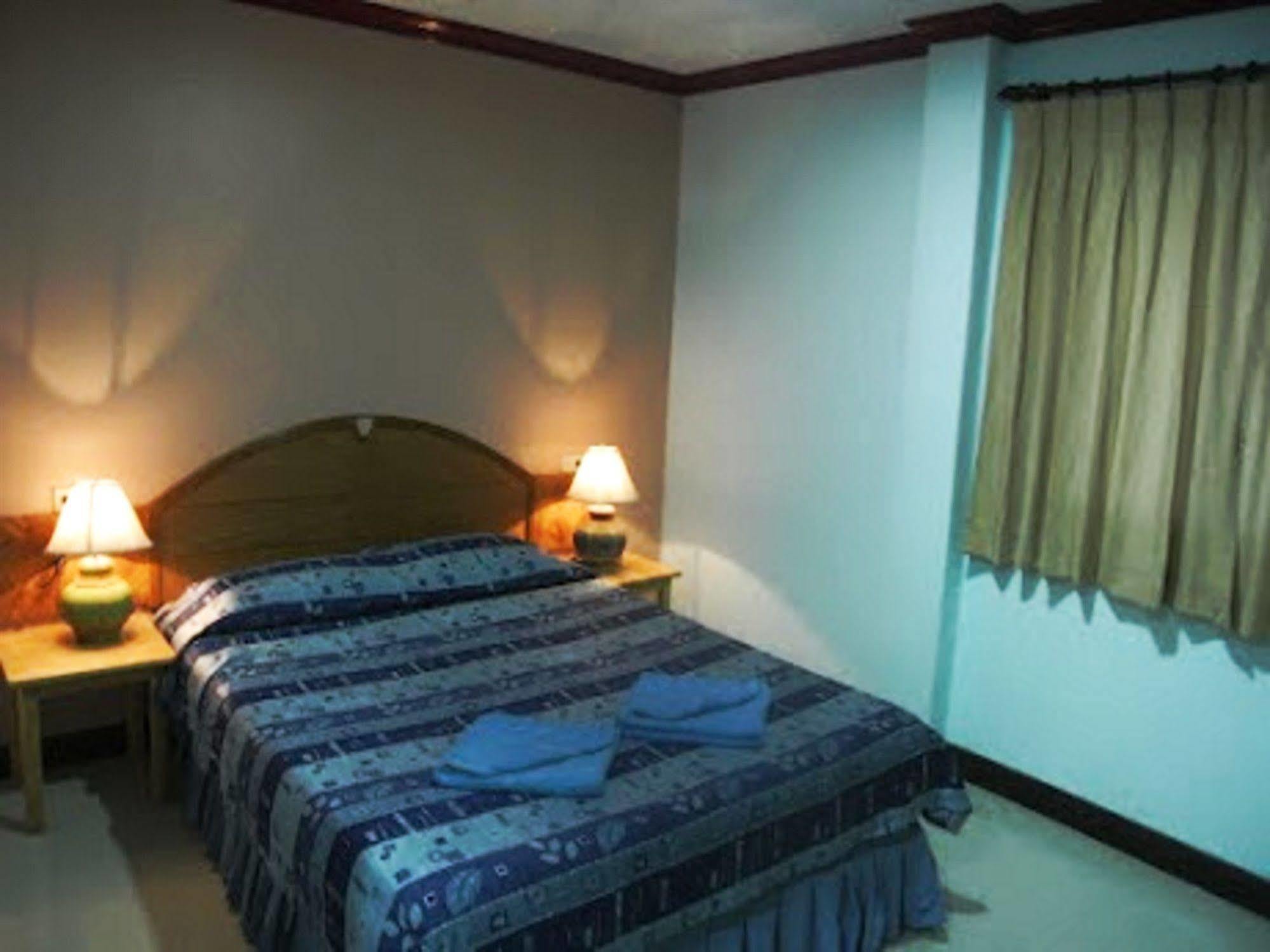Silla Patong Hostel Eksteriør bilde