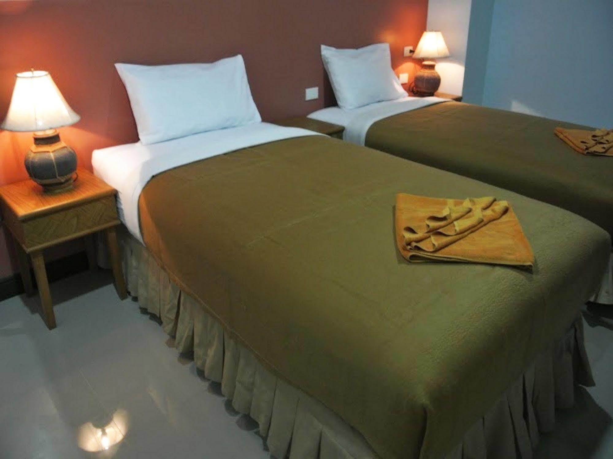 Silla Patong Hostel Eksteriør bilde