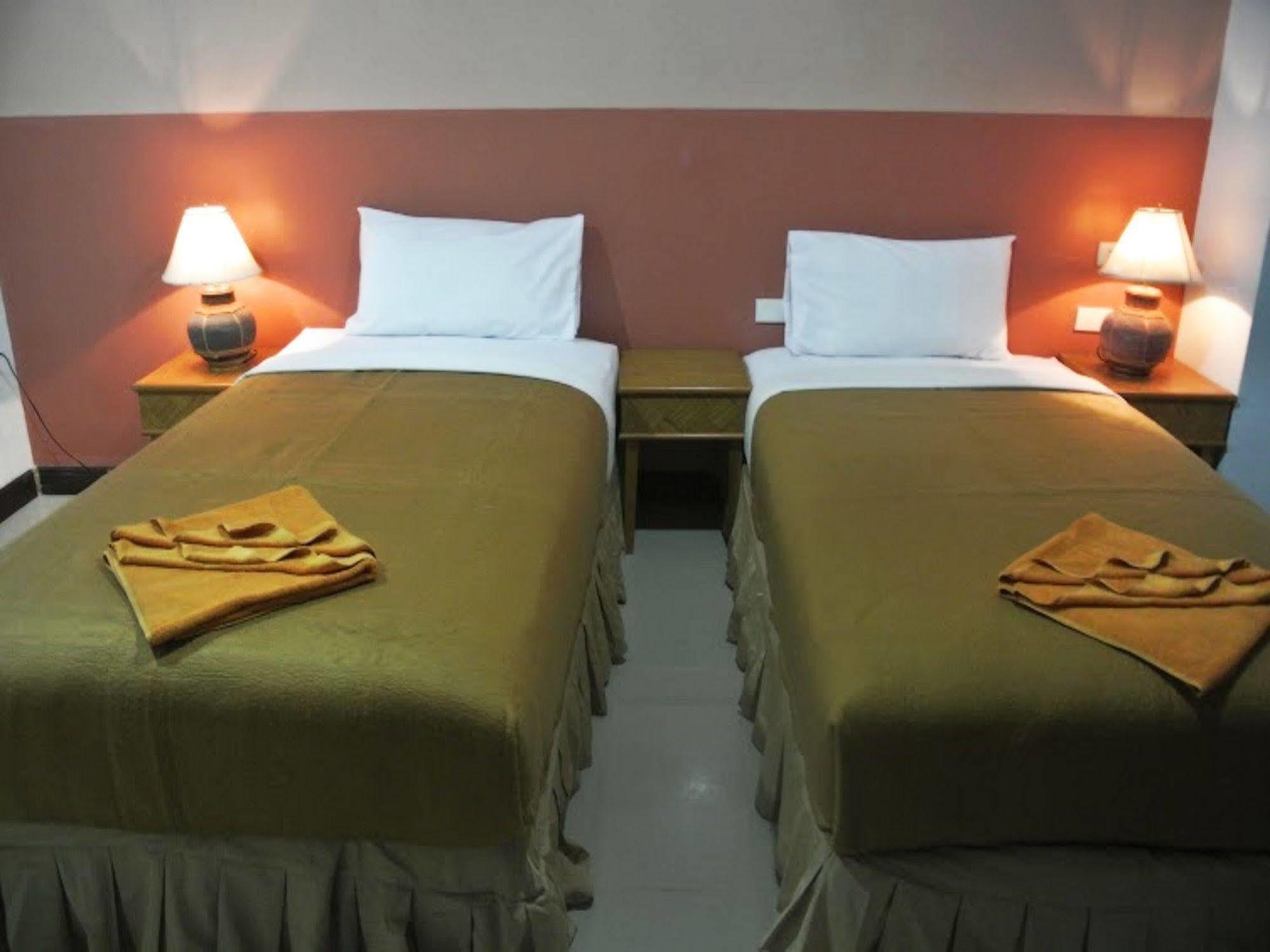 Silla Patong Hostel Eksteriør bilde