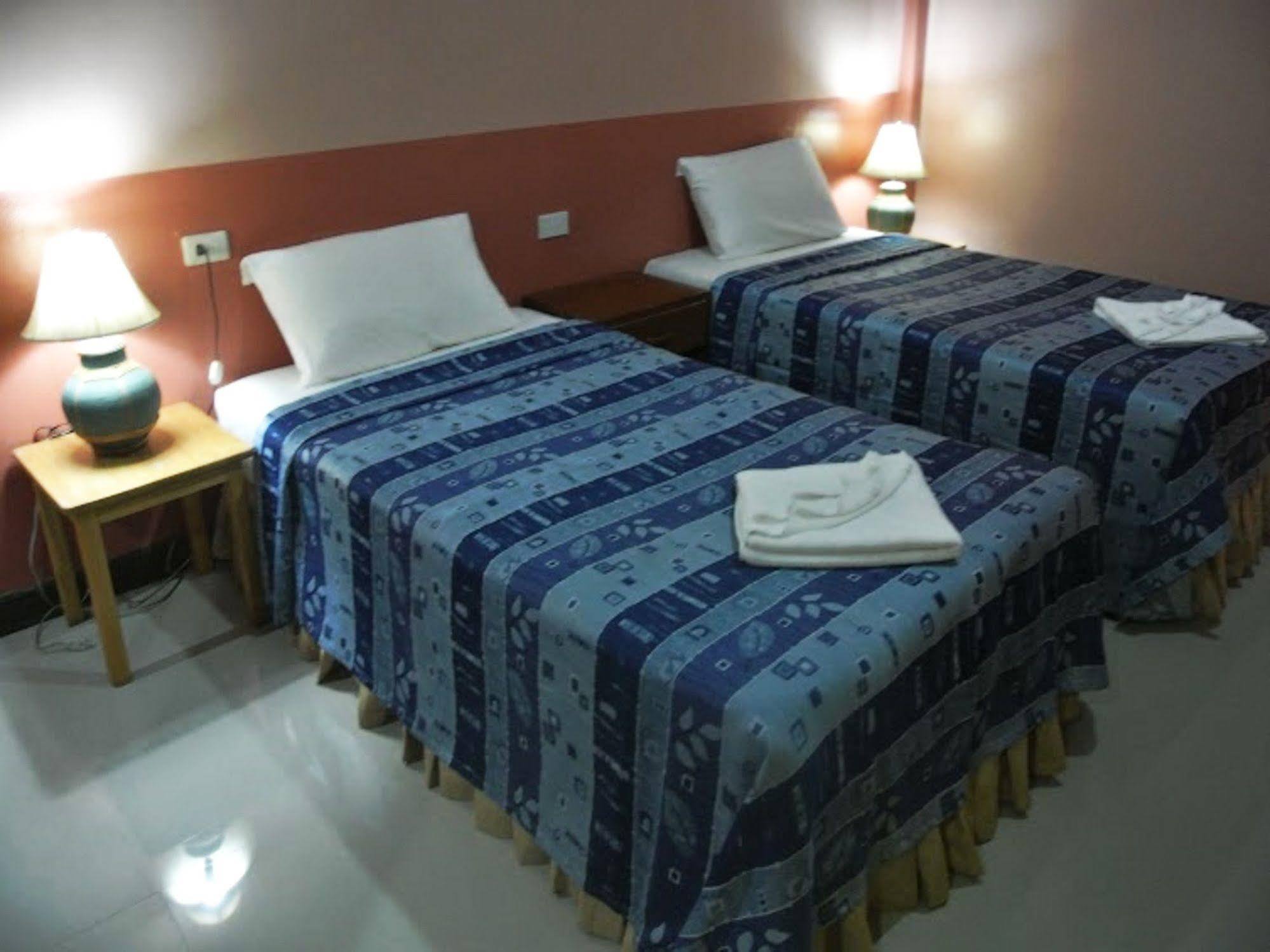 Silla Patong Hostel Eksteriør bilde
