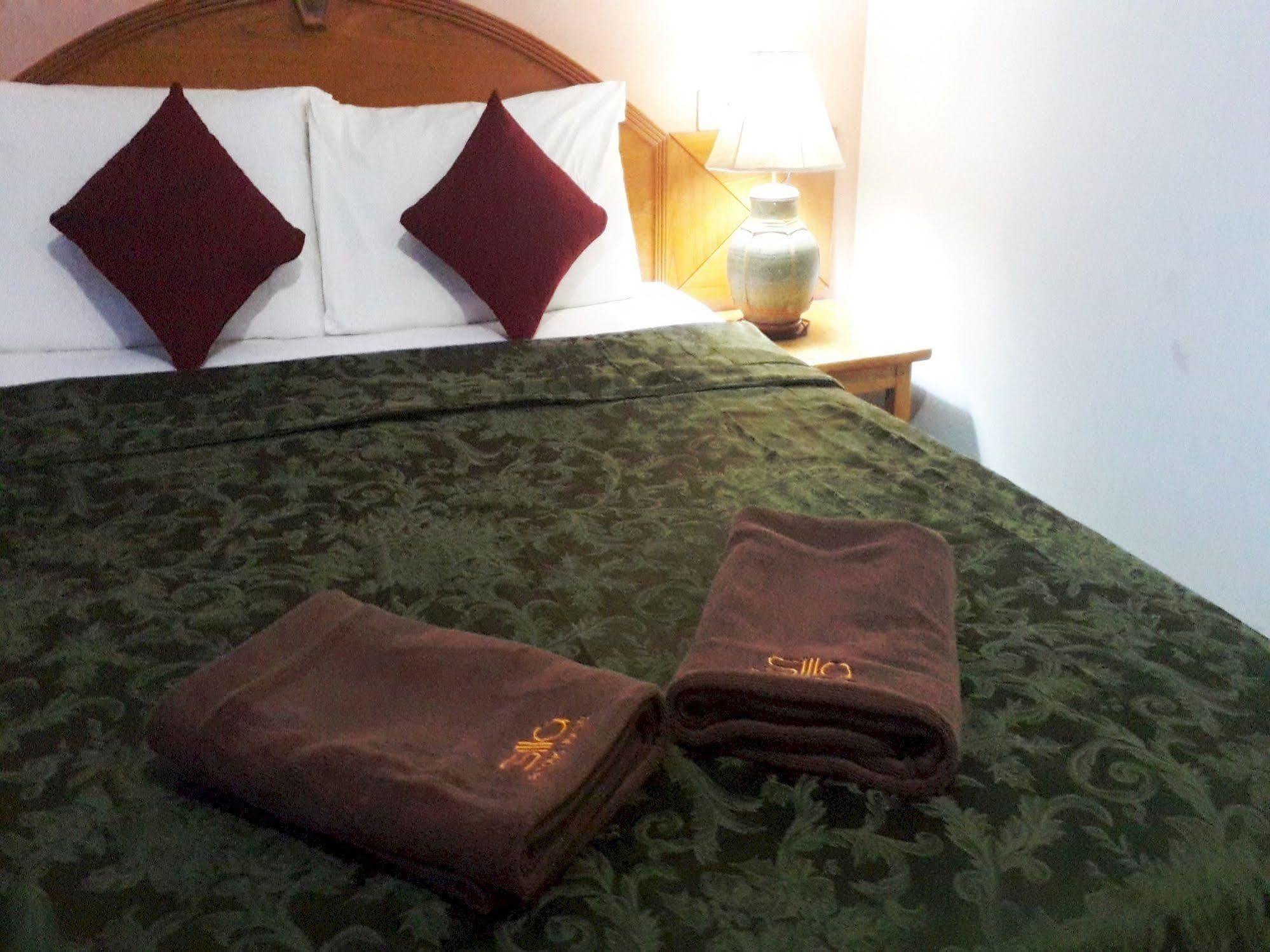 Silla Patong Hostel Eksteriør bilde