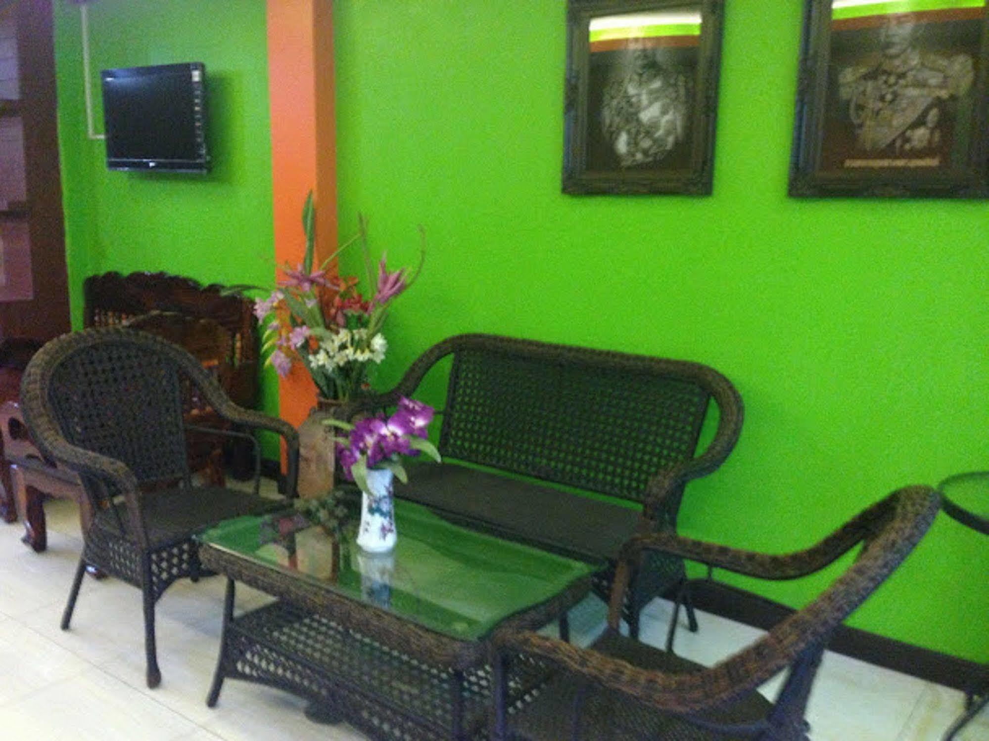 Silla Patong Hostel Eksteriør bilde