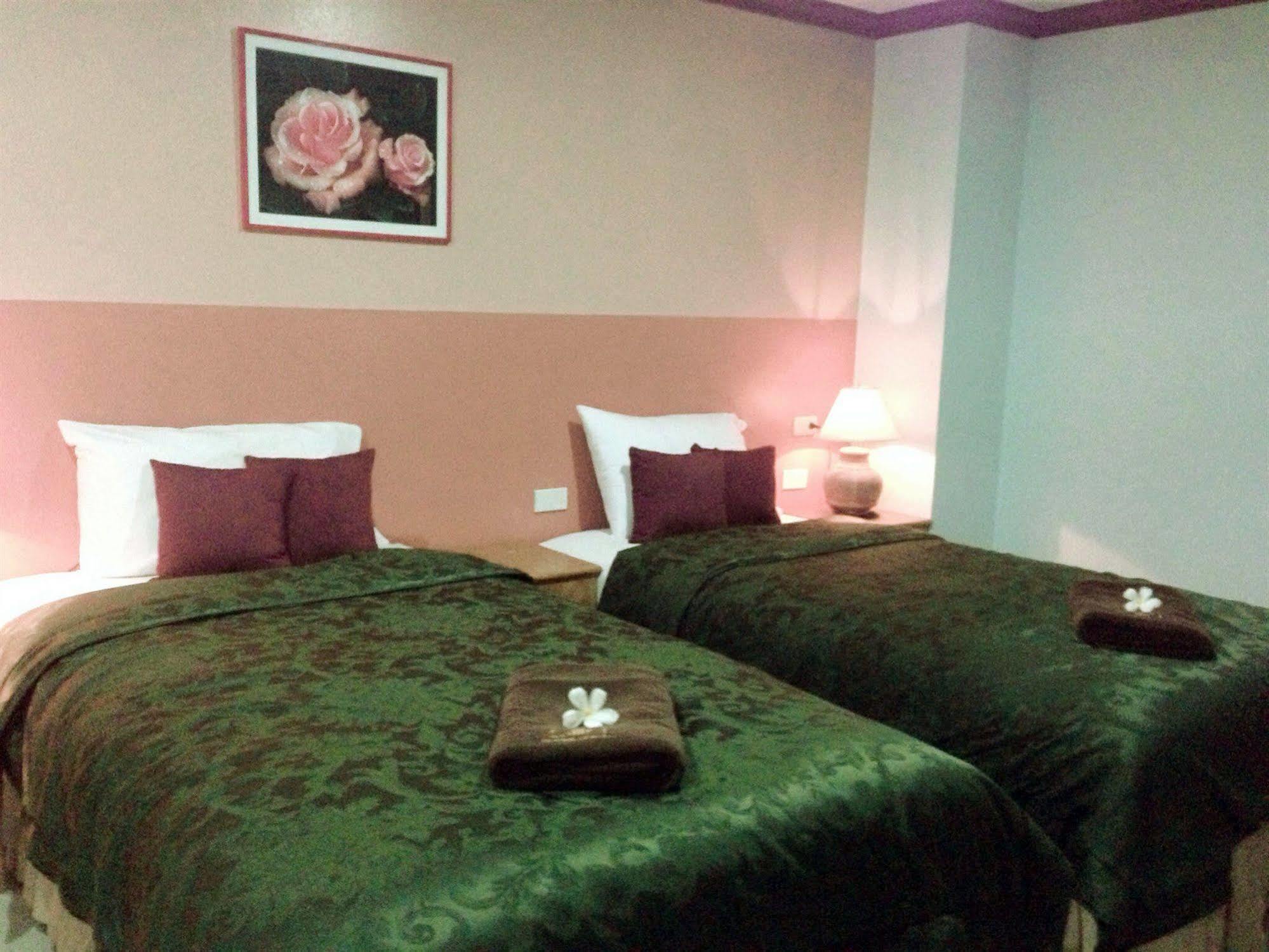 Silla Patong Hostel Eksteriør bilde