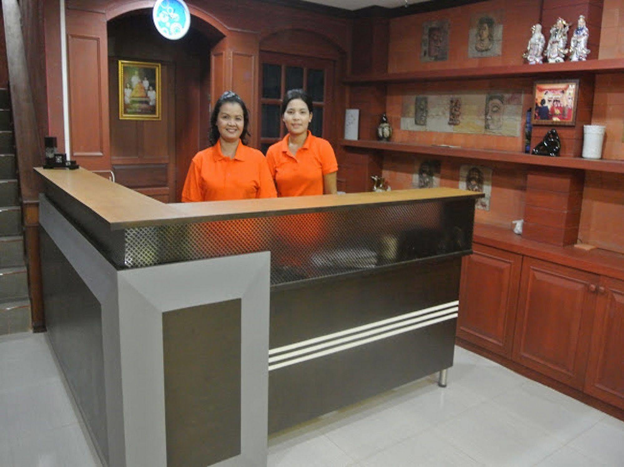 Silla Patong Hostel Eksteriør bilde